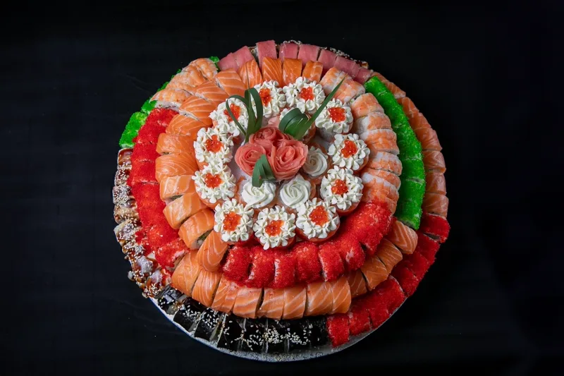Piętrowy tort sushi 4.5 kg sushi Zlota Sakura Warszawa